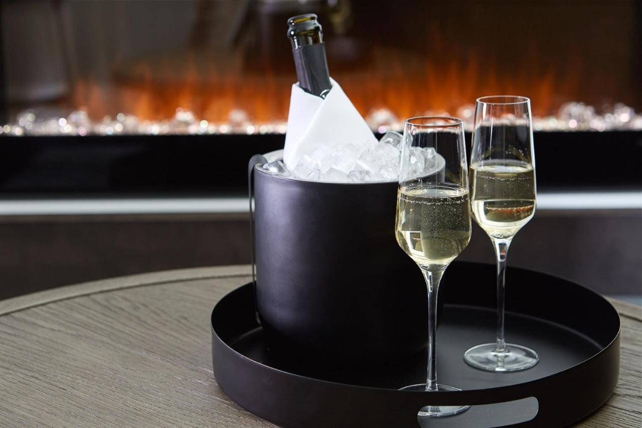 124 On Queen Hotel & Spa Niagara-on-the-Lake Exterior foto Champagne