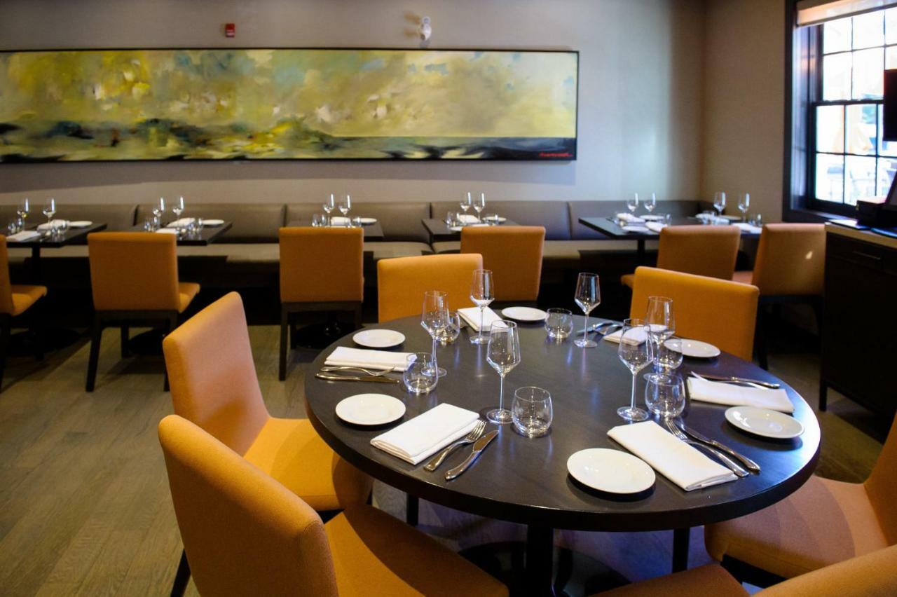 124 On Queen Hotel & Spa Niagara-on-the-Lake Exterior foto Interior of the restaurant
