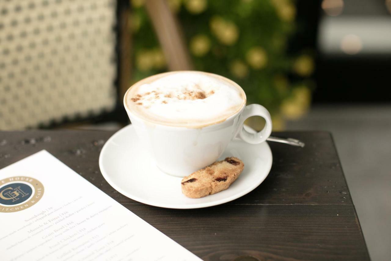 124 On Queen Hotel & Spa Niagara-on-the-Lake Exterior foto A cappuccino